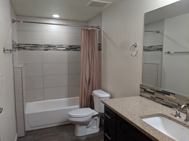 Building Photo - Downtown Living with great views