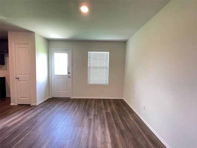 Building Photo - 1204 Lady Bird St