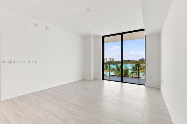 Building Photo - 2411 Laguna Cir