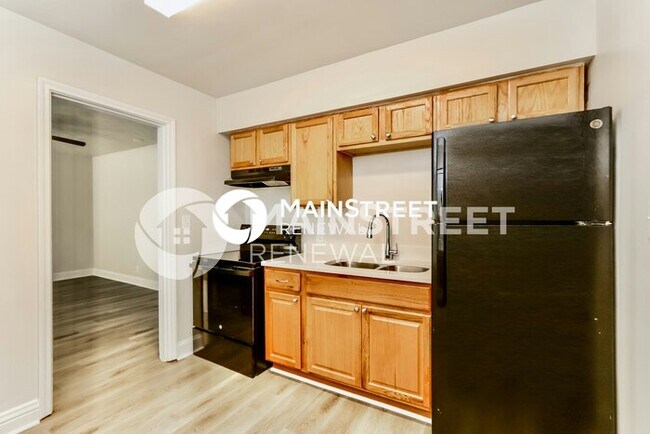 Building Photo - 3 Bedroom Pet-Friendly Home in Louisville, KY with Main Street Renewal