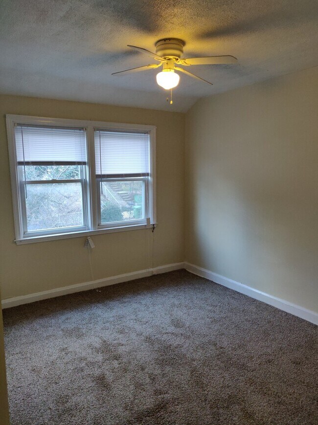 Building Photo - Charming 3 Bedroom/1.5 Bathroom Townhome in Cameron Village, MD!