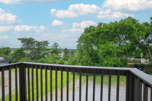 Building Photo - 1517 Meadow Bend Dr