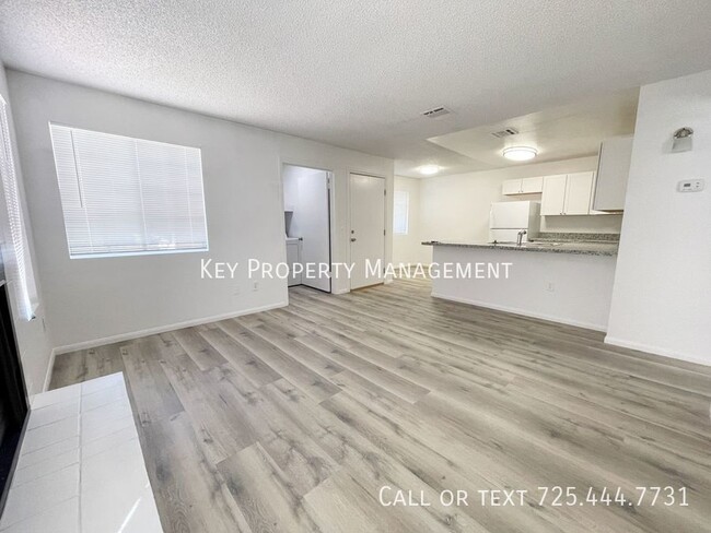 Building Photo - NEWLY UPGRADED 2BD 1BA CONDO * UPSTAIRS UN...