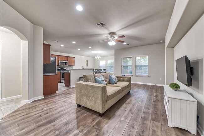 Building Photo - 328 Langely