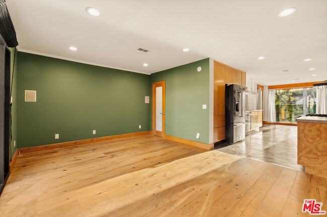 Building Photo - 826 N Kilkea Dr