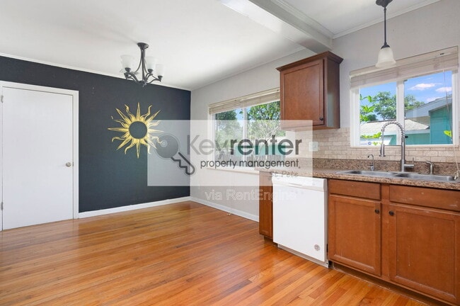 Building Photo - 983 47th Ave N