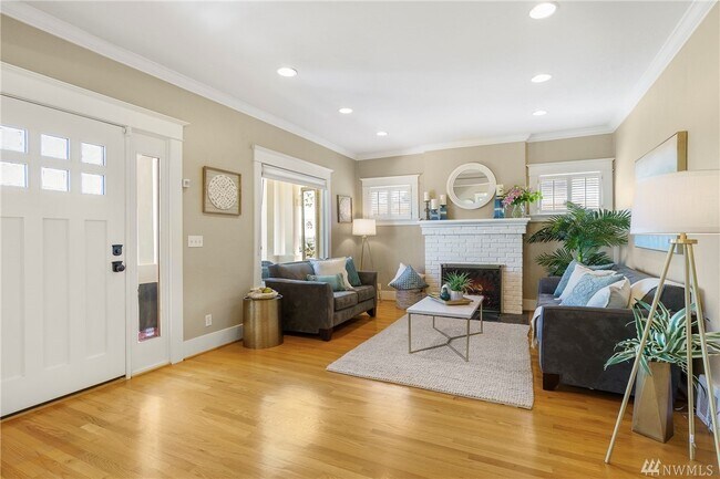 Living Room - 3717 Belvidere Ave SW