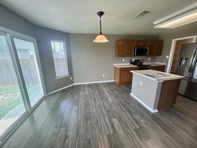 Building Photo - 8755 Sunview Park