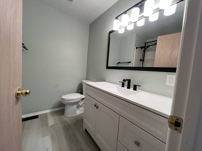 Building Photo - 1345 SE Madison St