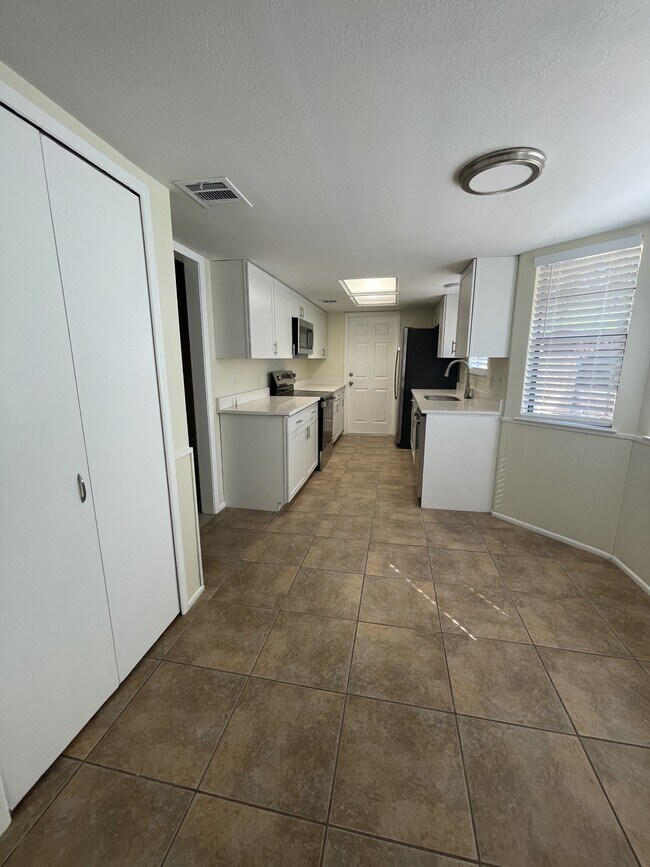 Building Photo - 6306 Madeleine Dr