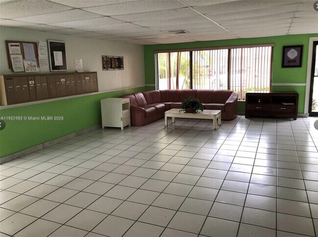 Building Photo - 3582 NE 171 St