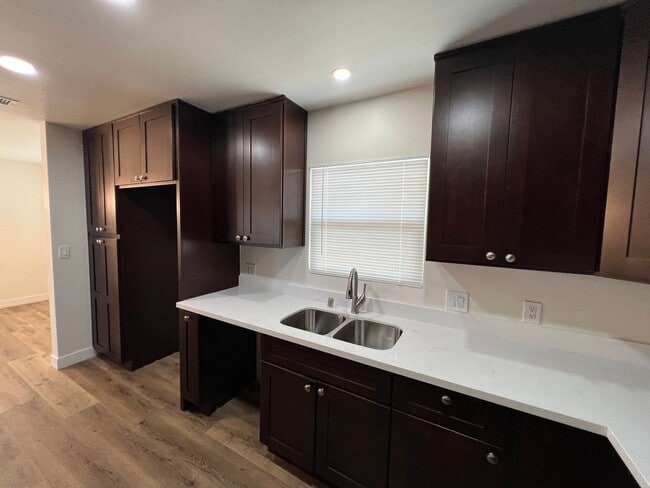 Building Photo - Spacious Remodeled 4 Bedroom/3 bath Home with Bonus Room