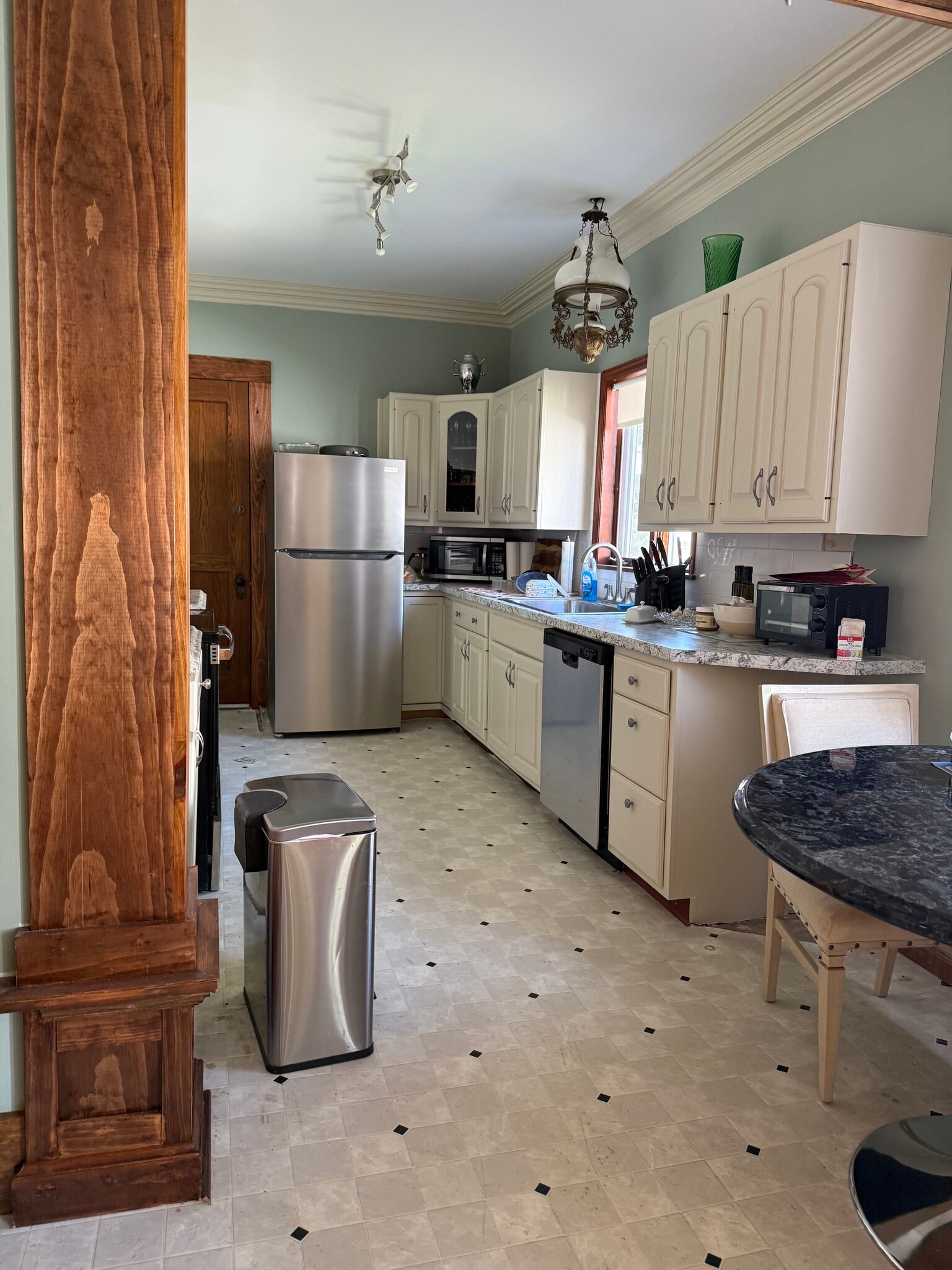 Building Photo - 519 E Monroe St