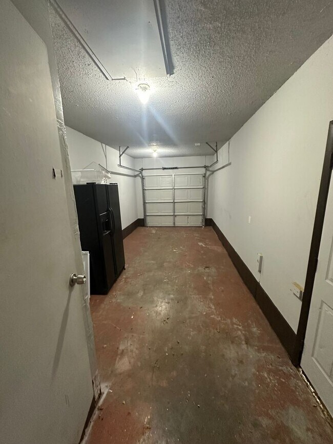 Building Photo - 900 Flamingo Ave