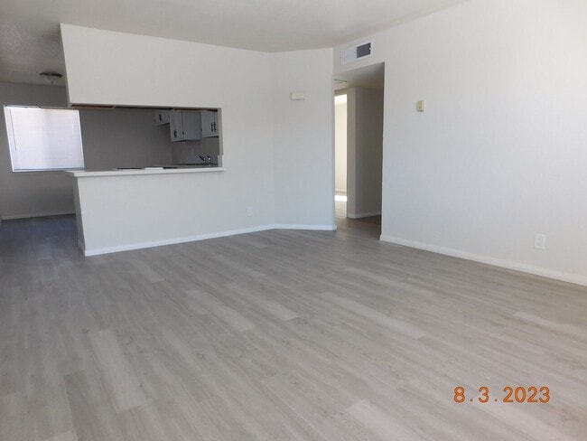 Building Photo - 135 S Norma St