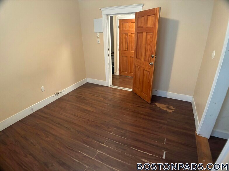 Building Photo - 739 Parker St