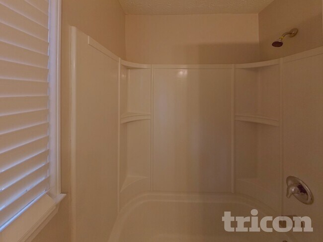 Building Photo - 148 Springvalley Cir