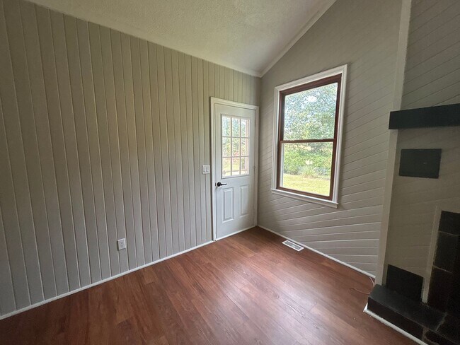 Building Photo - 800 Valhalla Dr