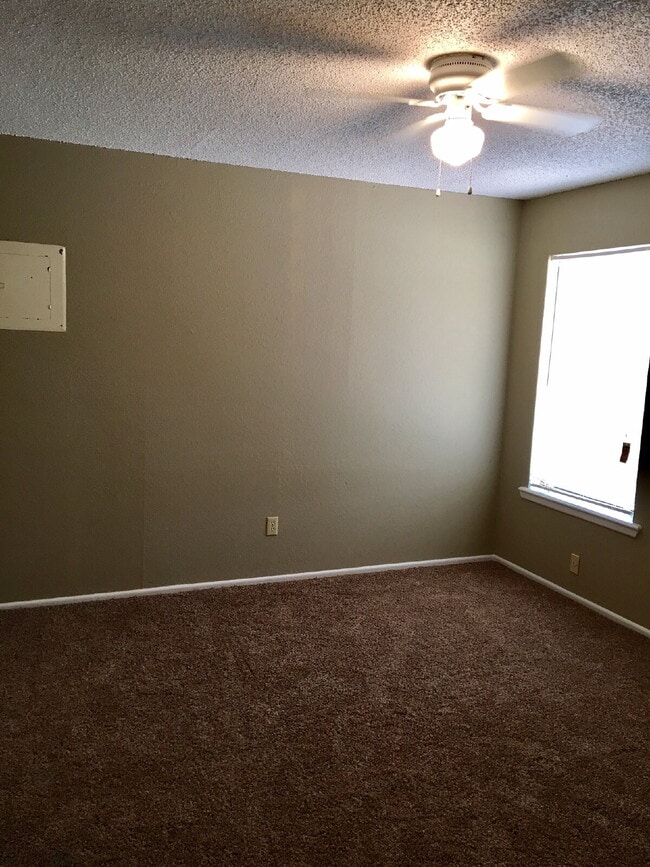 Building Photo - Two Bedroom Located in Frenship ISD!