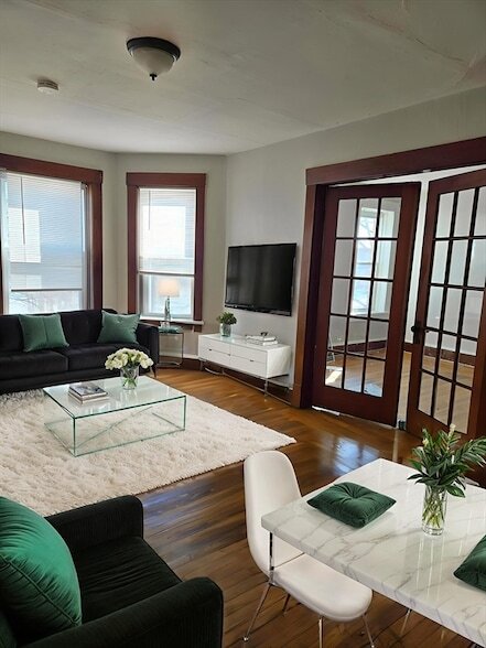 Building Photo - 263 Elm St