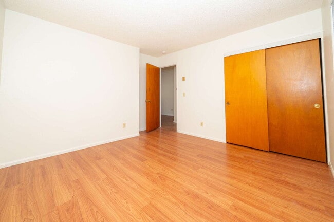 Building Photo - Chula Vista Large Upstairs 1 Bed / 1 ba. R...