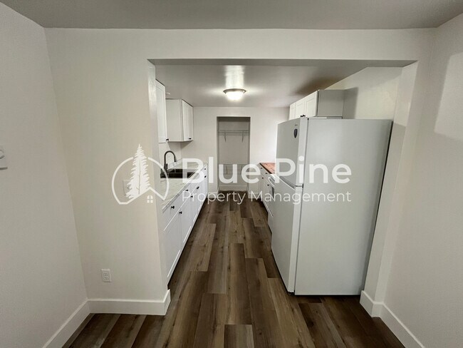 Building Photo - 1288 Lake Ave