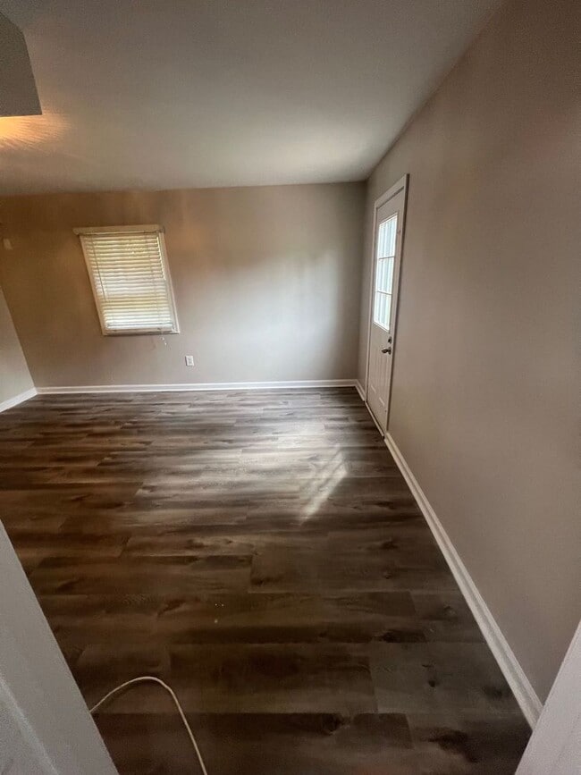 Building Photo - Charming 3-Bedroom, 2-Bath Home with Finis...