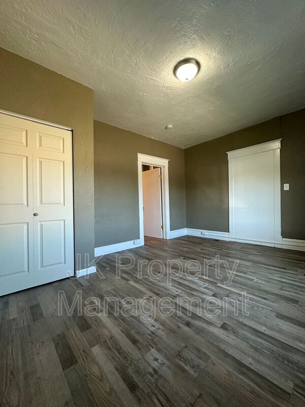 Building Photo - 602 2nd Ave S