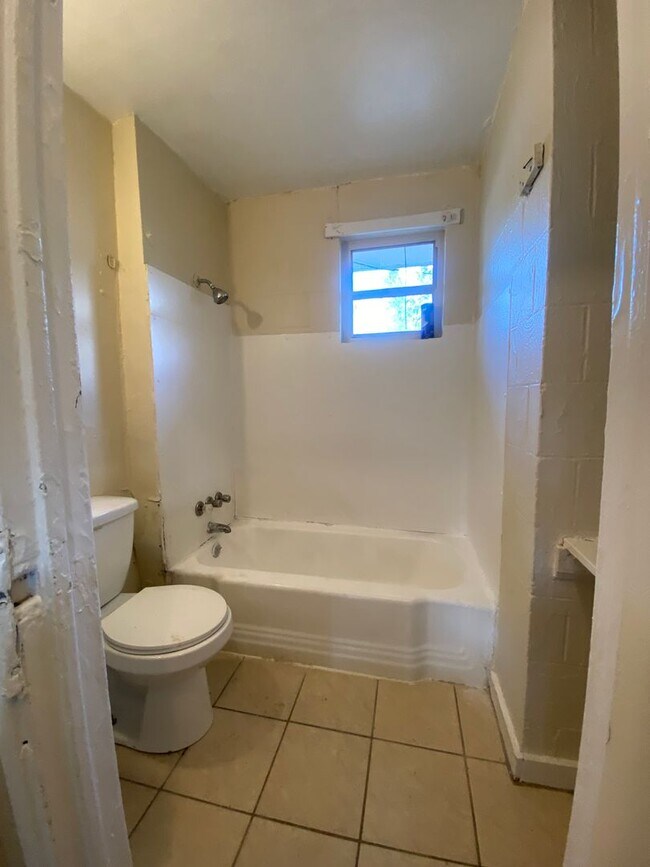 Building Photo - 4915 11th Ave