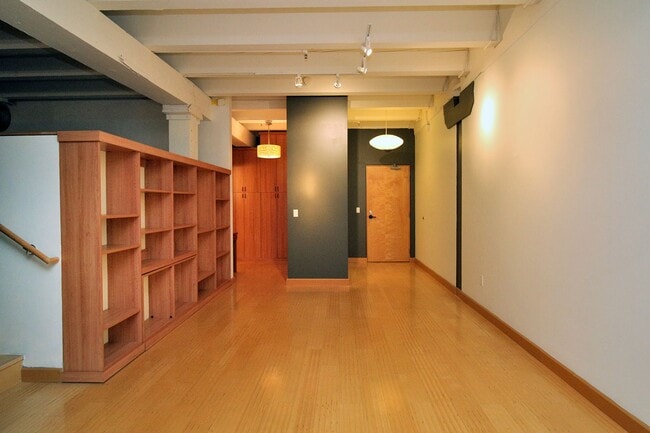 Building Photo - 416 NW 13th Ave