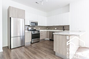 Building Photo - 42 E 26th St