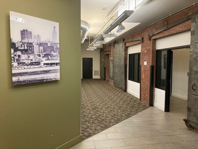 Building Photo - 200 Main St