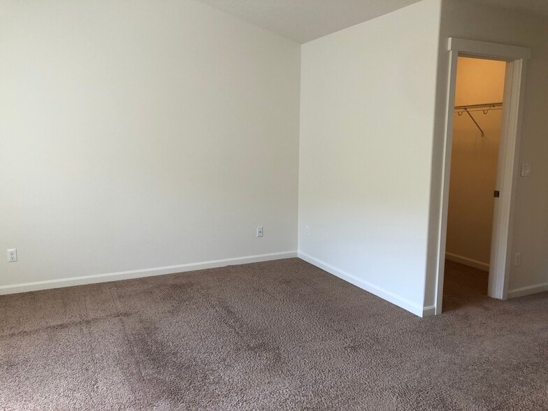 Building Photo - 1437 SW Junegrass Ln