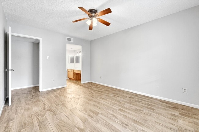 Building Photo - 2800 Jeanetta St