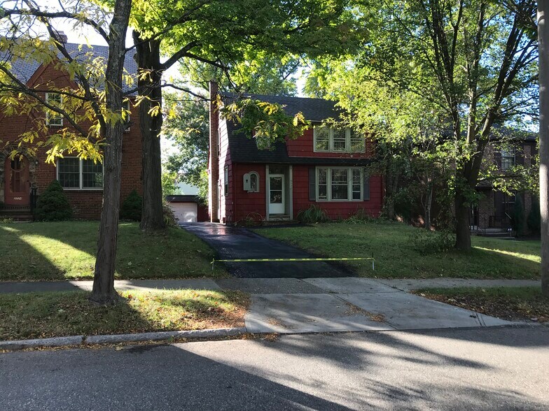 Landlord provides sealcoat/snowplow - 3520 Ingleside Rd