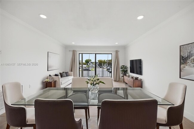 Building Photo - 10431 N Kendall Dr