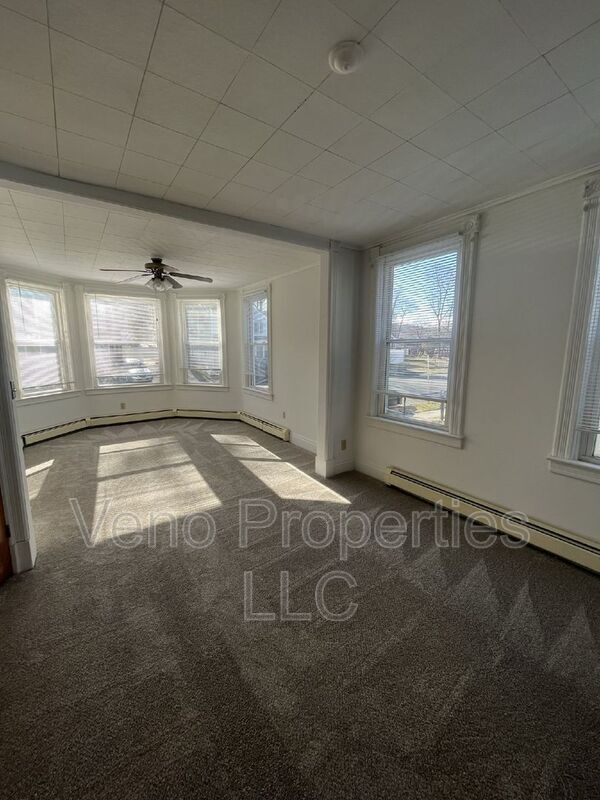 Building Photo - 783 4th Ave