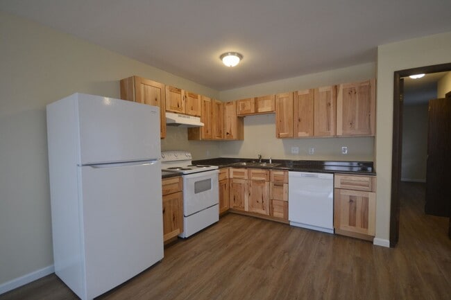 Primary Photo - Deepwater Apartments