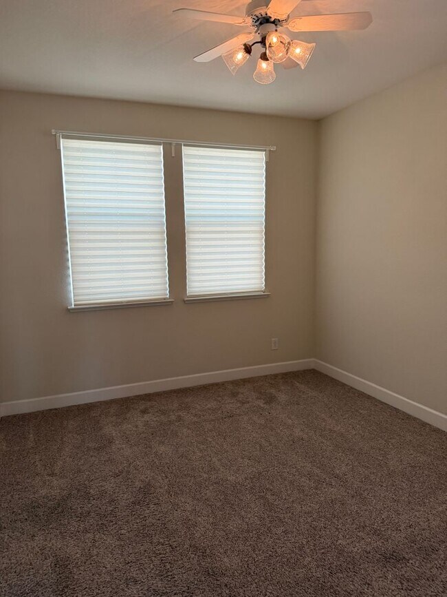 Building Photo - 4668 Lue Ln