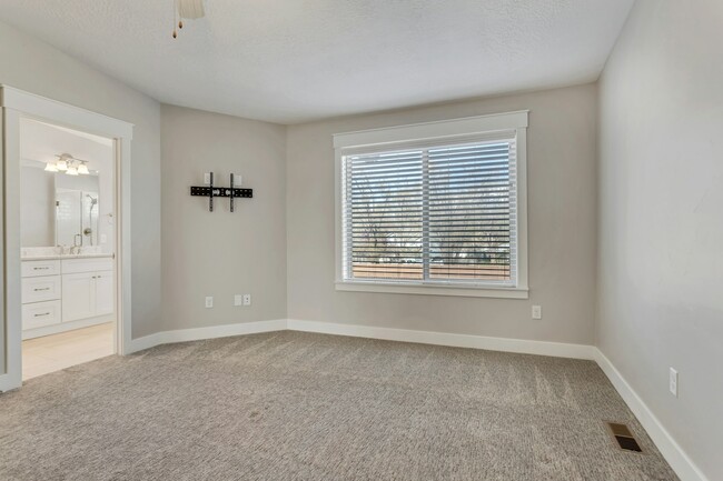 Building Photo - 10346 S Beetdigger Blvd