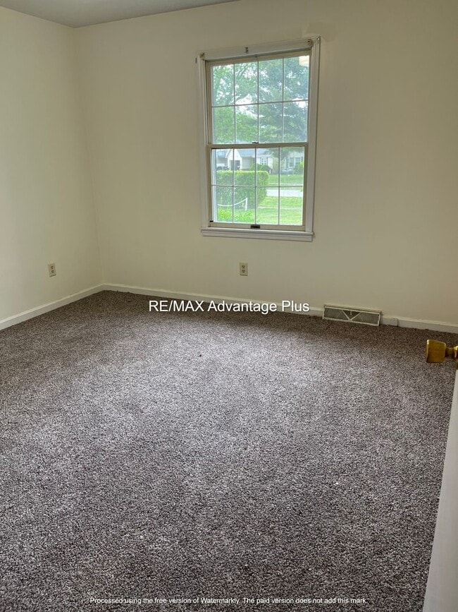 Building Photo - 1608 Redbud Cir