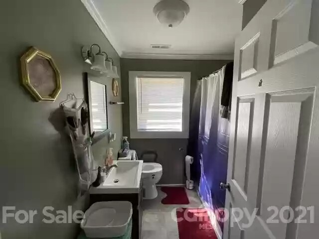 Building Photo - 3354 Clay Dr