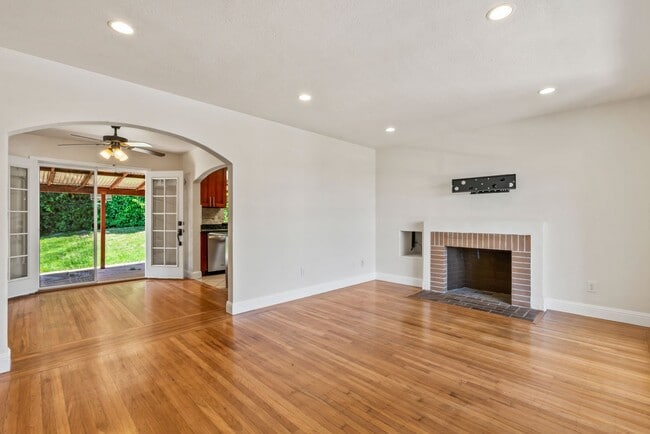 Building Photo - 135 Anza Way