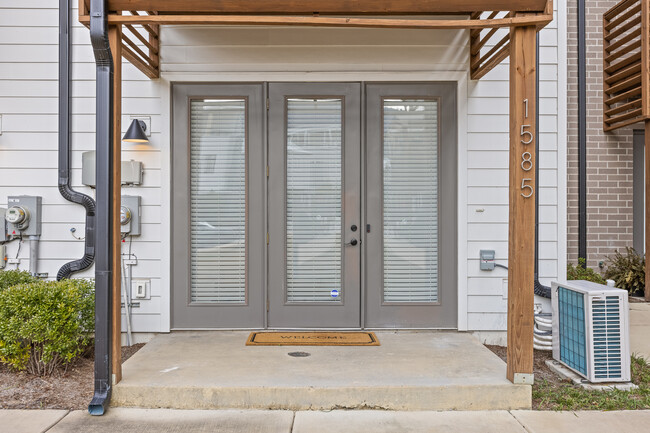 Covered patio - 1585 Sinclair Ave