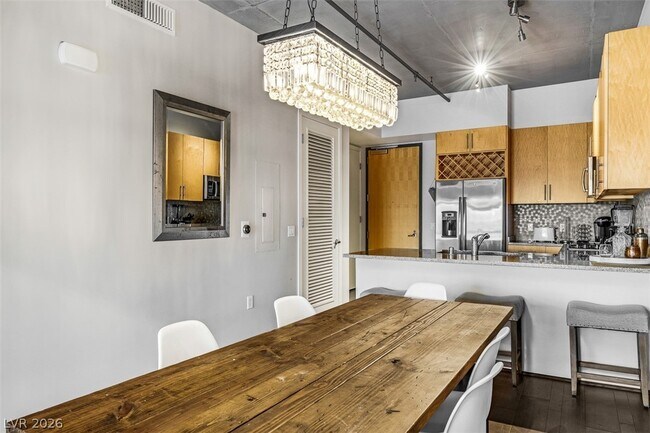 Building Photo - 353 E Bonneville Ave