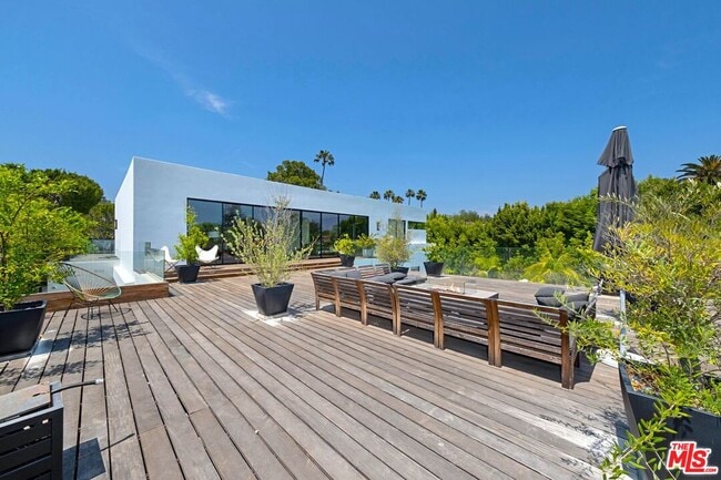 Building Photo - 9570 Sunset Blvd