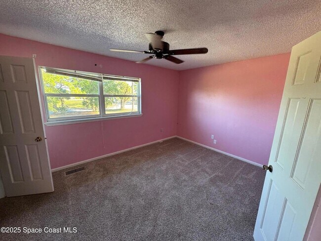 Building Photo - 4230 Mt Vernon Ave