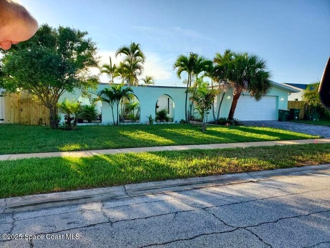 Building Photo - 537 Royal Palm Blvd