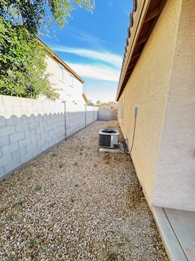 Building Photo - Chandler 4 bed 2 bath