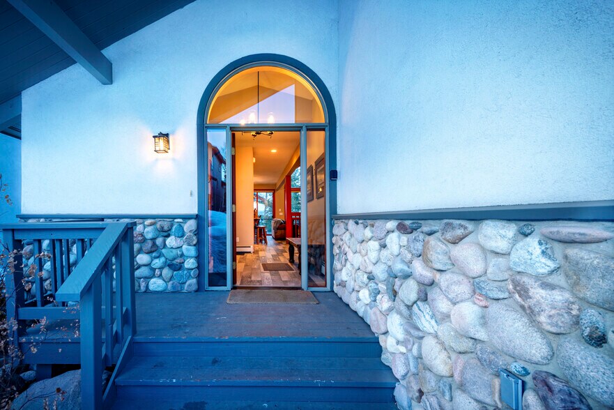 Building Photo - 2655 Windward Way